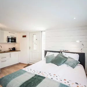 4 U With Private Parking Apartment